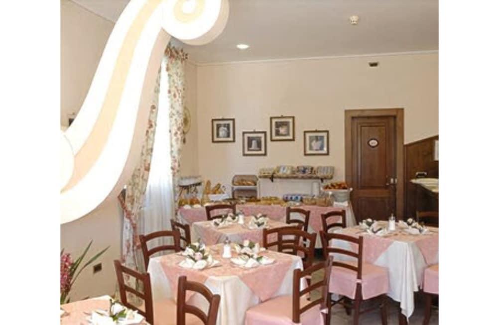 Villa Raffaello Park Hotel Assisi Exterior photo