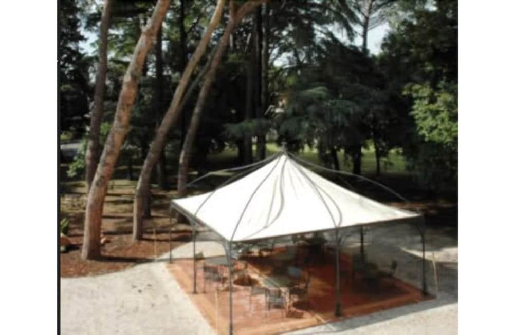 Villa Raffaello Park Hotel Assisi Exterior photo