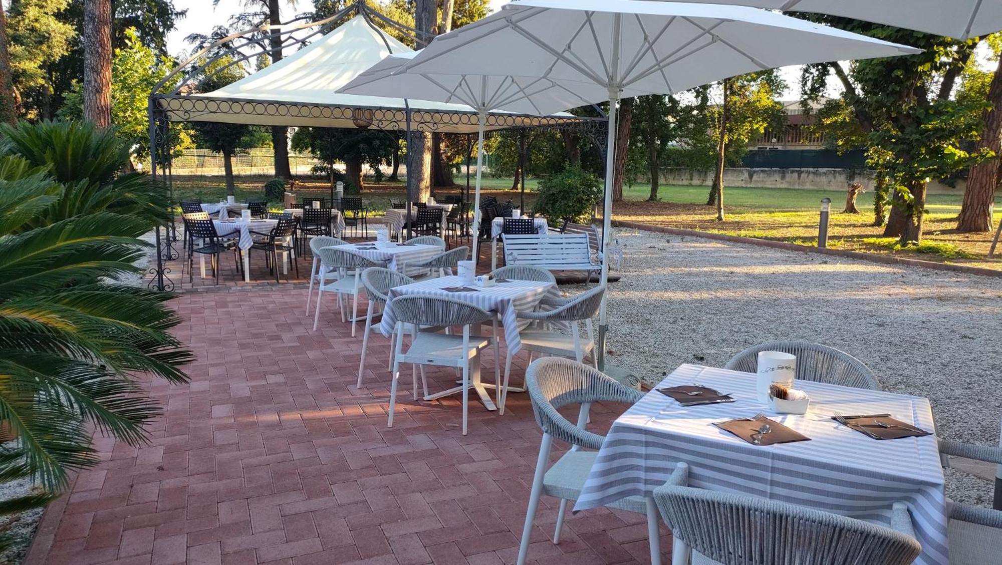 Villa Raffaello Park Hotel Assisi Exterior photo