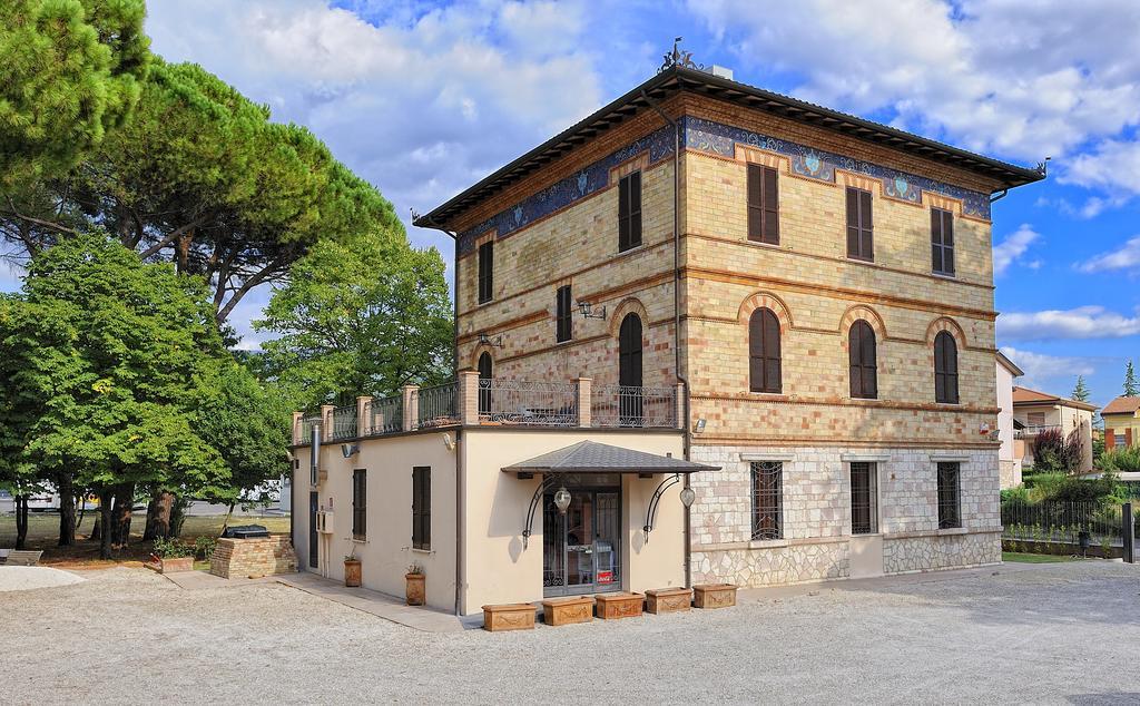 Villa Raffaello Park Hotel Assisi Exterior photo